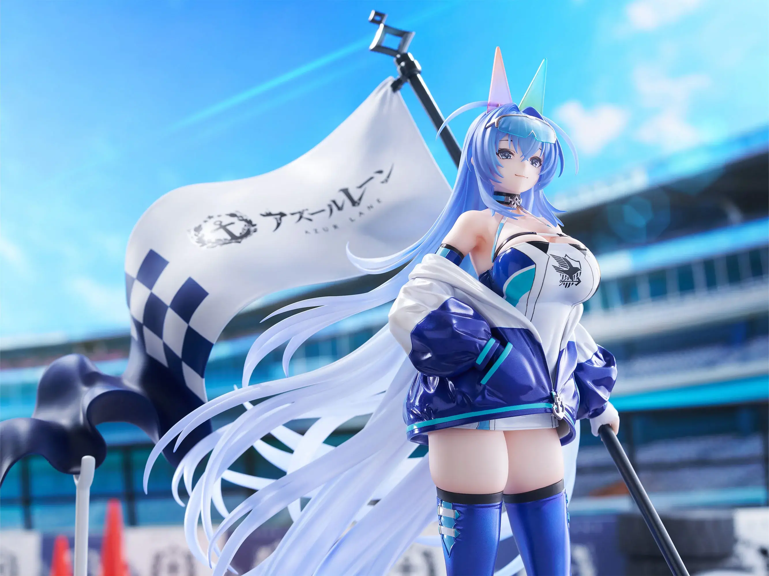 Figurine New Jersey IRF2024ver. d'Azur Lane par F:NEX (Furyu), tenue race queen bleue métallisée avec drapeau de course